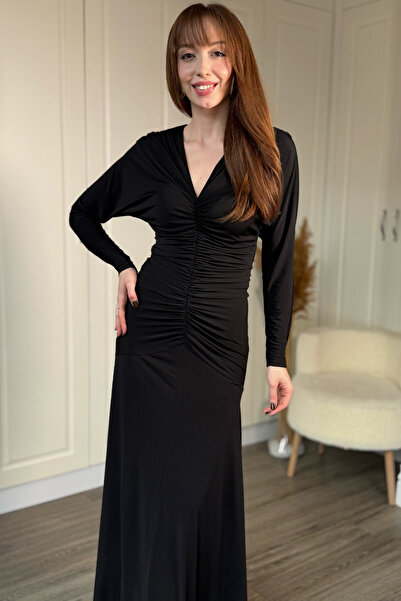 Dilay Gökoğlu Butik Rochie neagră lungă și elegantă cu decolteu în V și detal...