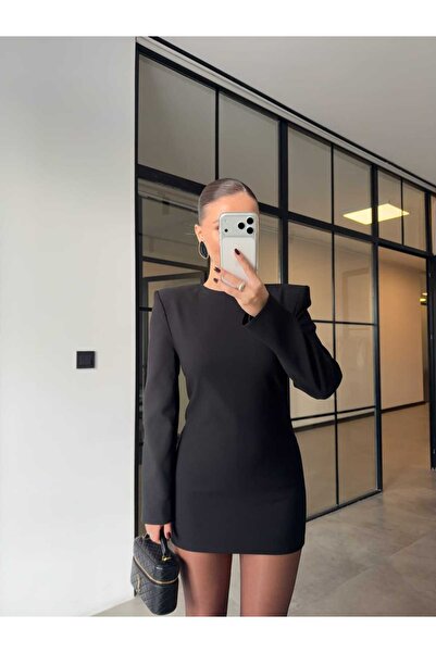 BB Bensu Buyruk VATKALI SİYAH MİNİ ELBİSE