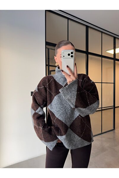 BB Bensu Buyruk سترة بياقة واقفة منقوشة بالألماس