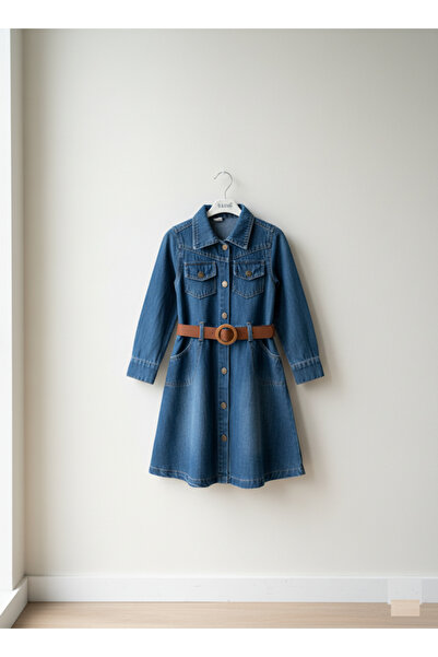 GİRL EMELY ROCHIE CU MANE LUNGHE PENTRU FATA CU DETAIL DE BUCATĂ DE BĂRĂ SI MANE LUNGHE CU CUREA