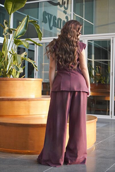 Opera Fashion Crepe set with an elegant blazer and wide-leg trousers