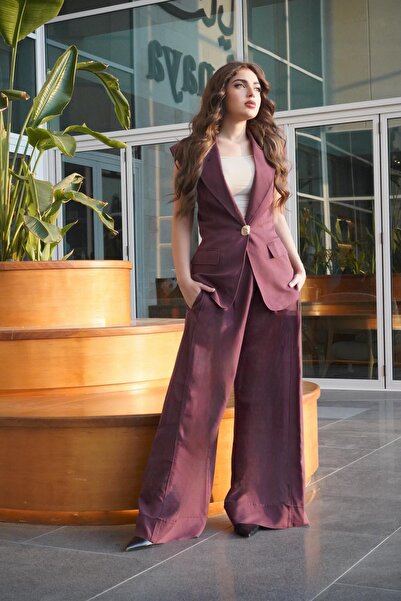 Opera Fashion Crepe set with an elegant blazer and wide-leg trousers