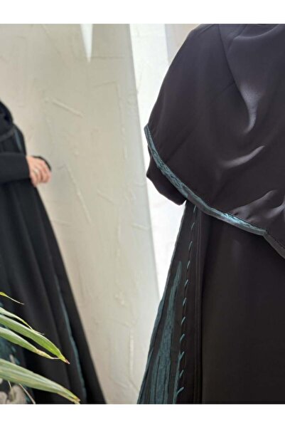 GENERIC4 Crepe cobra with floral taffeta in a cut that reflects your elegance