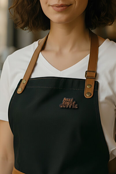 gokmentoy But First Coffee Barista El Boyaması Ahşap Rozet