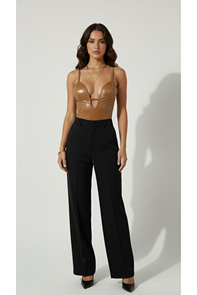 MODA Kadın Deri Görünümlü Derin Dekolteli Body