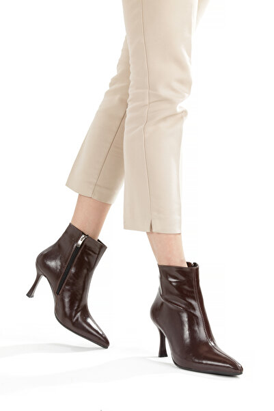 LUVETTO Sivri Burunlu Kahve Kırışık Rugan 9 cm İnce Ökçeli Fermuarlı Kadın Bo...