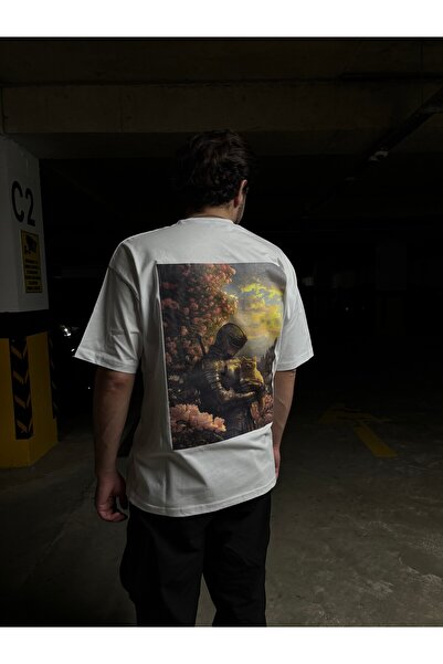 Unisex Oversize Beyaz Şövalye ve Kedi Baskılı T-shirt
