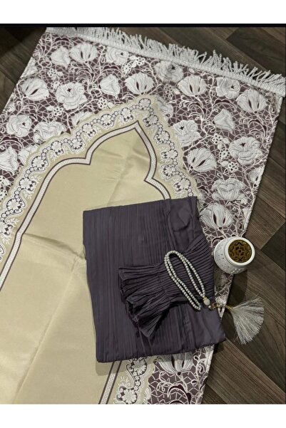 STAYILK DRESSES A distinctive distressed prayer set with a distressed sheet and a luxurious prayer rug.