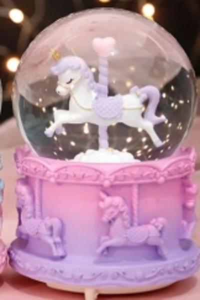 Küçük Boy Atlı Karınca Kar Küresi, Şirin Tasarımı ile Dekorasyon için İdeal