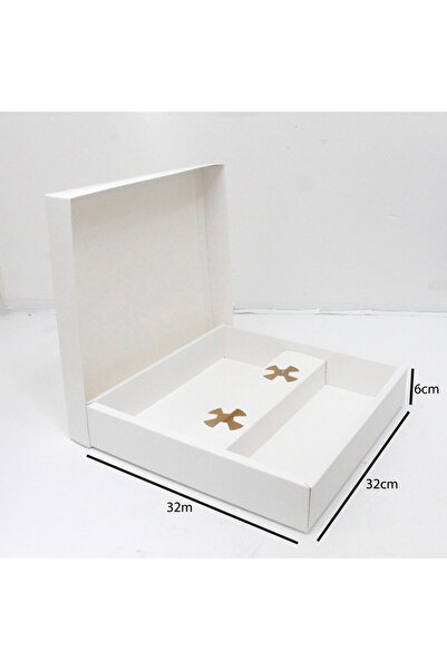 Generic Paper boxes measuring 32*32*6.5 cm divided with two sauce compartments