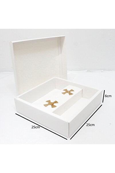 Generic Paper boxes measuring 25*25*6.5 cm divided with two sauce compartments