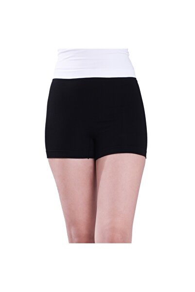 Silvy Girls' hot shorts selfie