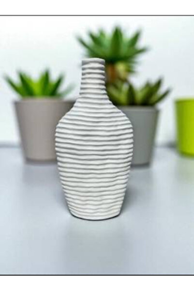 bity thok Ceramic vase with a wavy design in a matte white color.