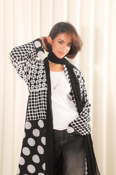 AYA عباية بوليستر سوداء وبيضاء بتصميم بولكا عدواني