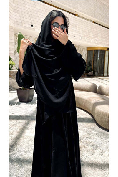 AYA عباية كريب سوداء مطرزة بالكامل