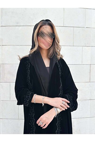 AYA عباية مخملية مع تطريز أسود