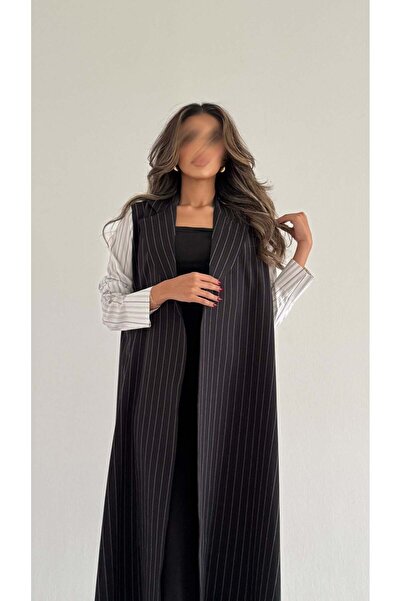 AYA عباية سوداء مخططة مع تطريز أبيض مخطط