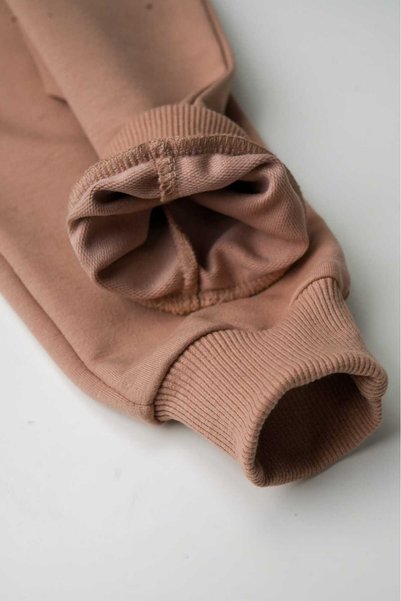 HeyAdventure Boys / Girls Jogger Sweatpants with Pockets, Cuffed Legs, Pack of Ribbed Knit Beige