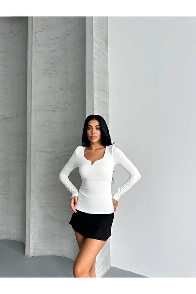bahar uğurlu Body with Double Layers on the Front and Metal V on the Front, Made of Bubbley Fabric