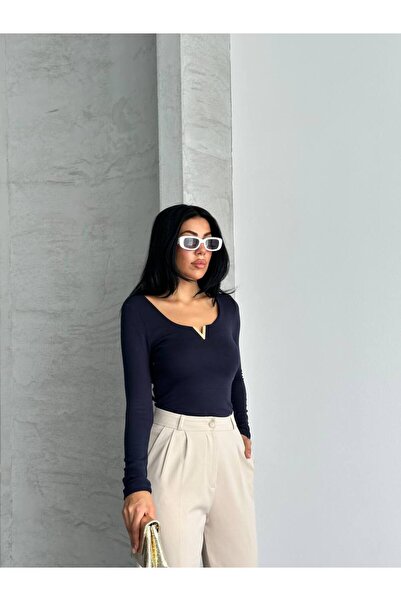 bahar uğurlu Body with Double Layers on the Front and Metal V on the Front, Made of Bubbley Fabric