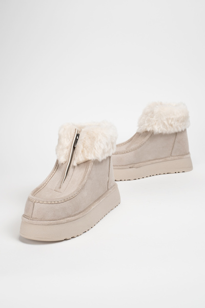 Munshoes Puffy Front Zippered Thick Sole Fur Boots