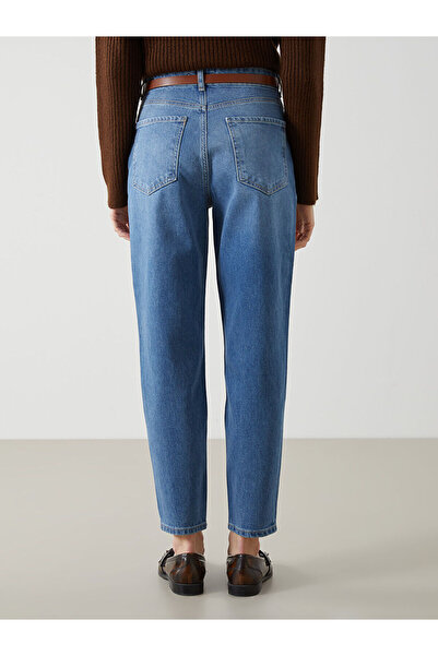 LC Waikiki Γυναικείο τζιν παντελόνι με ζώνη Indigo Mom Fit