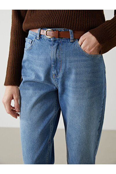 LC Waikiki Γυναικείο τζιν παντελόνι με ζώνη Indigo Mom Fit