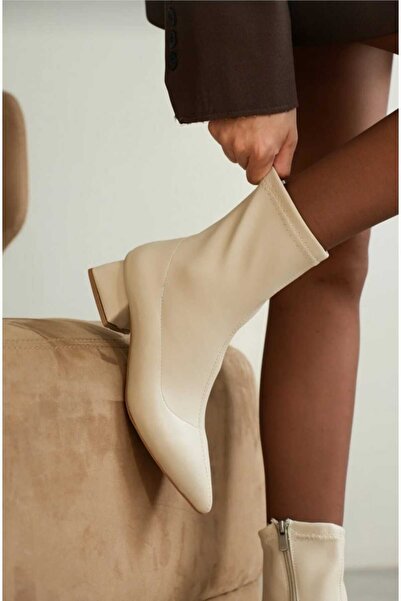 oliviashoes Women's Pointed Toe Center-Seam Stretch Detailed Low-Heeled Casual Boots