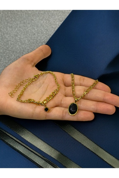 NEW STYLE A luxurious stainless steel accessory set consisting of a necklace and bracelet with black onyx pendants, presented in an elegant box.