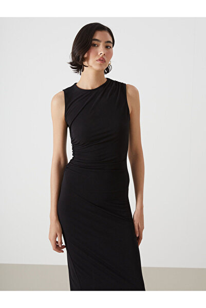 LC Waikiki Μαύρο φόρεμα με λαιμόκοψη