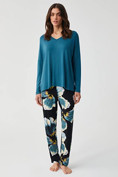 Penyemood V-Neck Soft Textured Fabric Long Sleeve Women's Pajama Set