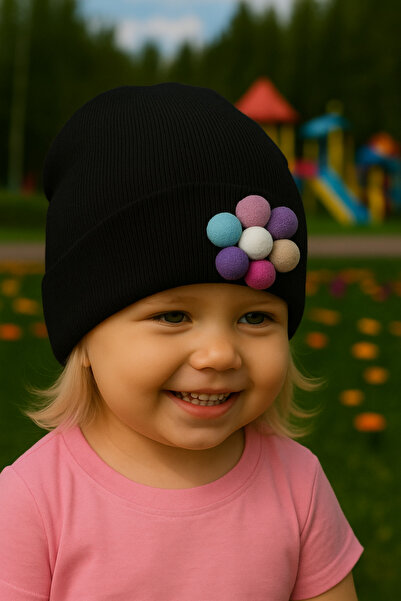 ygz junior قبعة مرنة بتفاصيل زهرة بوم بوم مكونة من حياكة مضلعة ألوان