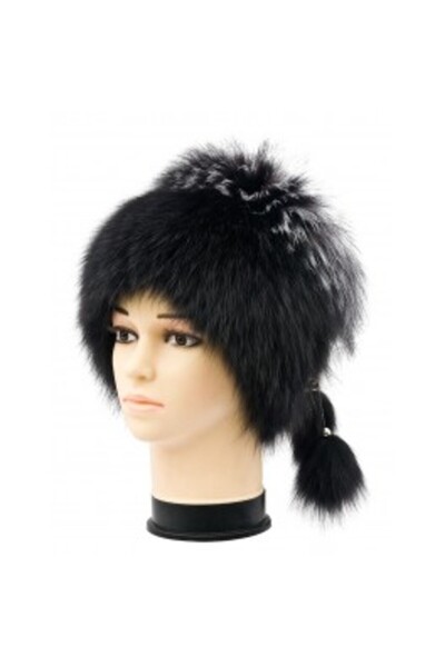 PFA CIOCARLAN ELENA Căciulă tricotată din blană de vulpe polară, cusută pe bo...