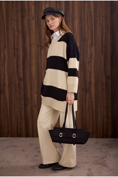 HEQA Striped V-Neck Sweater Bone-Black