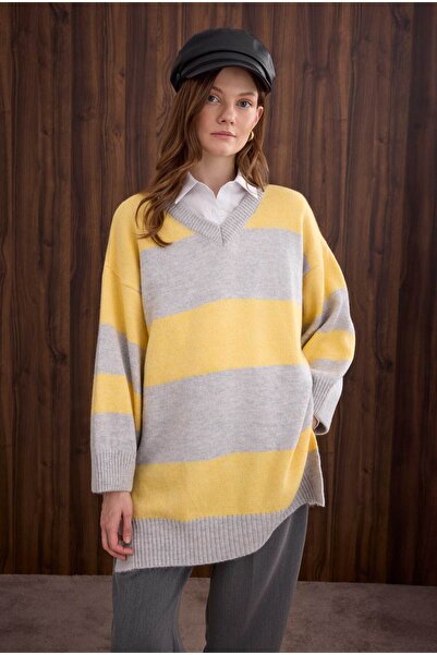 HEQA Striped V-Neck Sweater Light Gray-Soft Yellow