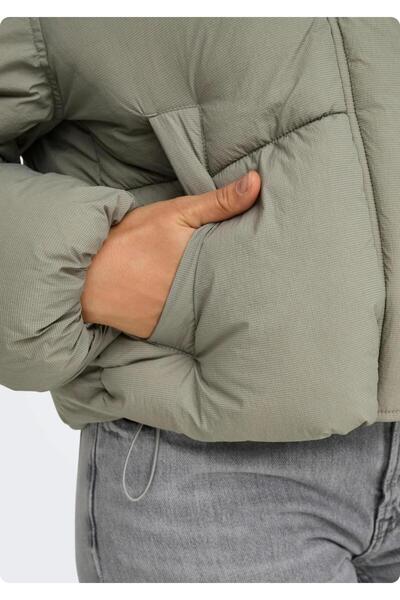 ONLY 15322013on Zippered Fixed Hooded Puffer Short Coat