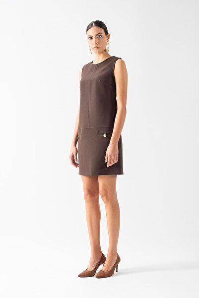 Spazio Dorligo Yuvarlak Yaka Kolsuz Flota Düğme Detaylı Elbise KAHVE