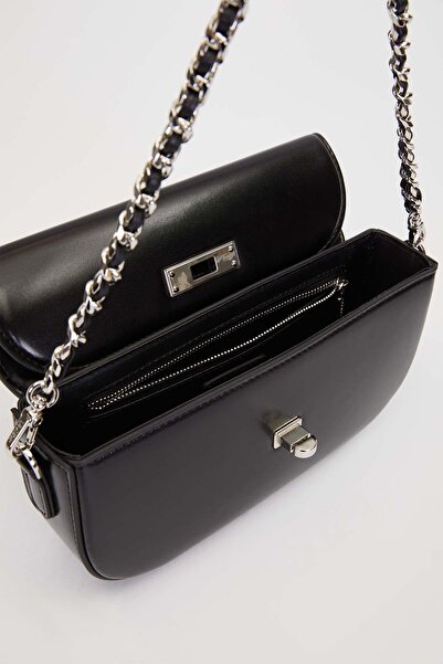 Levidor Black Silver Lock Detailed Shoulder Bag