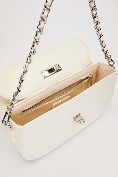 Levidor Beige Silver Lock Detailed Shoulder Bag