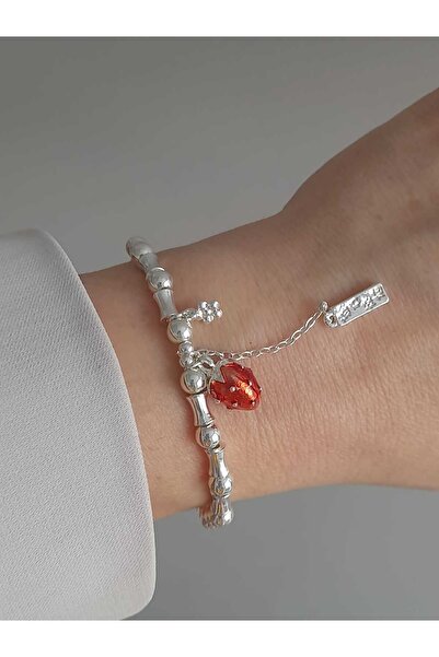 8atelier سوار فولاذي بتفاصيل الفراولة