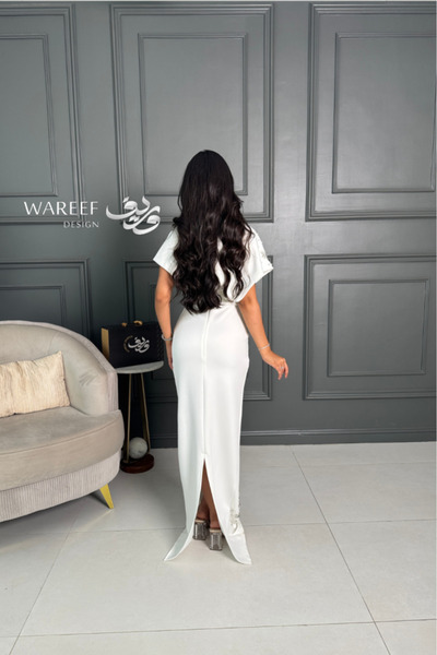 MAC CENTER A soft, fully fitted dress adorned with sequins