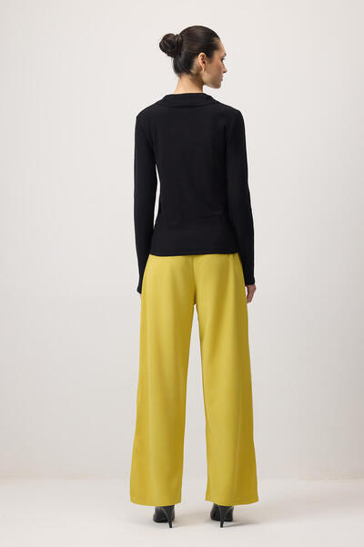 Touché Privé Tricot Bluz with Brooch