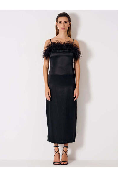 Imperial Long satin dress with feathers