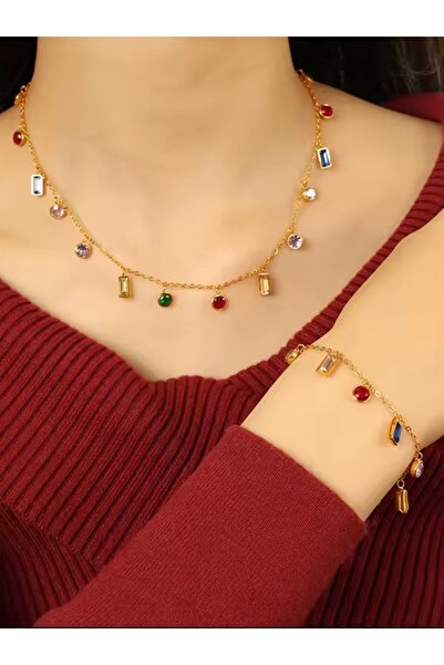 NEW STYLE An elegant accessory set consisting of a necklace and bracelet made of stainless steel with colorful charms, presented in a suitable gift box.