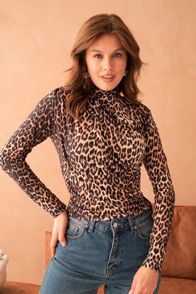 WOMAN VISION Bluse mit Leopardenmuster, Stehkragen und langen Ärmeln