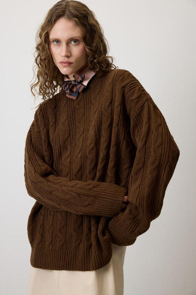 Touché Privé CREW NECK KNIT SWEATER