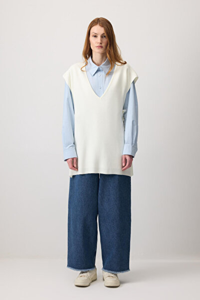 Touché Privé V-Necklace with Lace-Up Sides Tricot Sweater