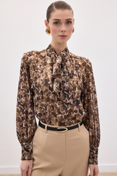 Sateen Μπλούζα με λεπτομέρεια φουλάρι - Καφέ