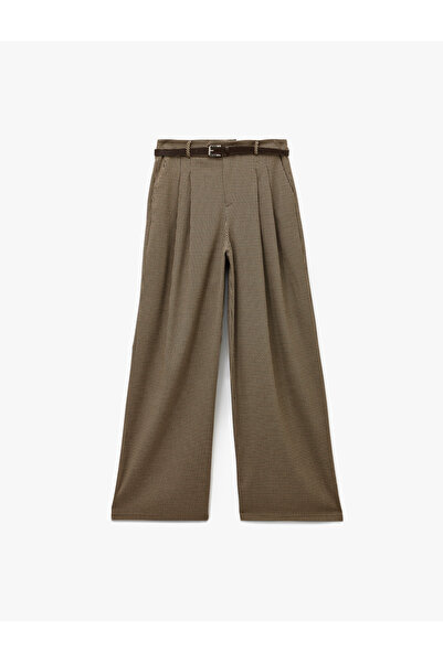 Koton Παντελόνι με φαρδύ πόδι με καρό σχέδιο, λεπτομέρεια με πιέτες και ζώνη με τσέπες