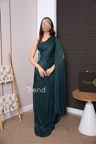 TREND Emerald Green One-Shoulder Evening Dress with Pearly Embroidery